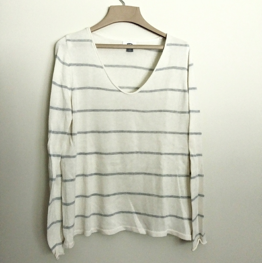 🌲 OLD NAVY | Grey & White Striped Sweater